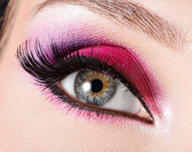 closeup female eye with beautiful fashion bright pink makeup 186202 7616
